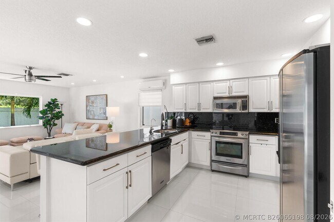 Building Photo - 23246 L'Ermitage Cir