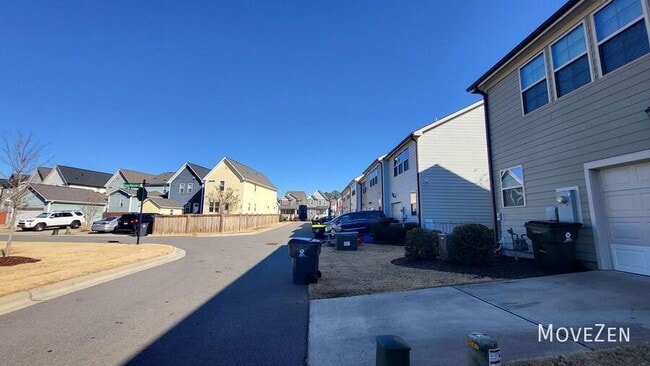 Building Photo - 1728 Shady Oaks Dr