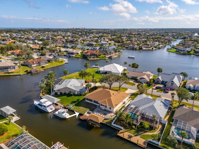 Building Photo - 4/3/2 Home on Saltwater Canal