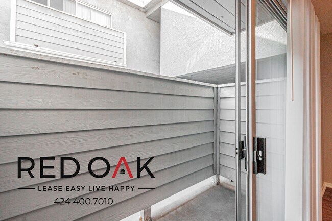 Building Photo - 13444 Moorpark St