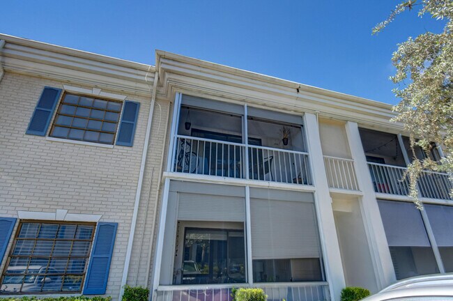 Building Photo - 170 Cypress Club Dr