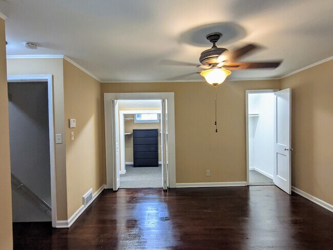 Building Photo - Charming 1 Bedroom Duplex in Buckhead!