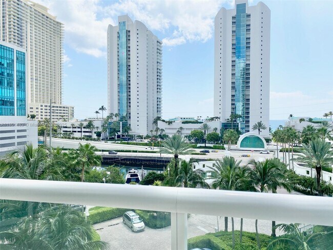Building Photo - 16400 Collins Ave
