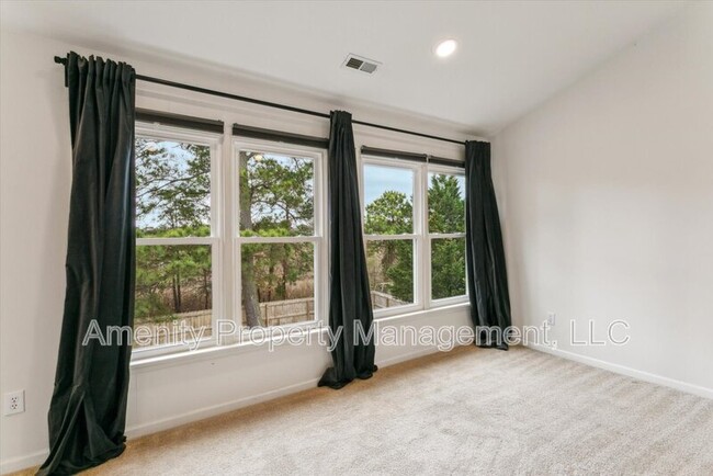 Building Photo - 141 Pine Creek Dr