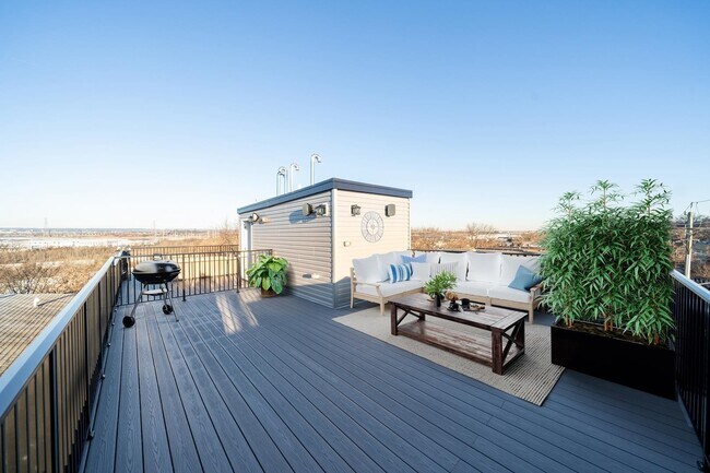 Building Photo - 195 Liberty Ave