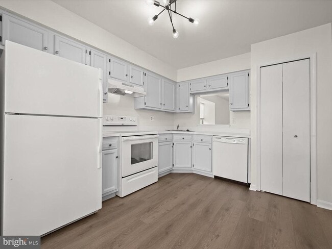Building Photo - 9537 Clocktower Ln