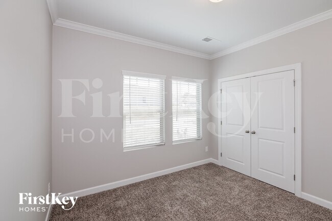 Building Photo - 3207 Elmwood Dr