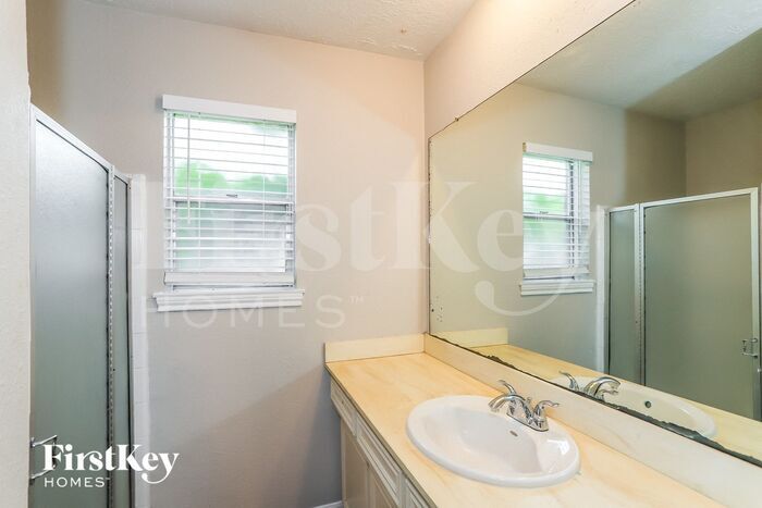 Building Photo - 15010 Chaseridge Dr