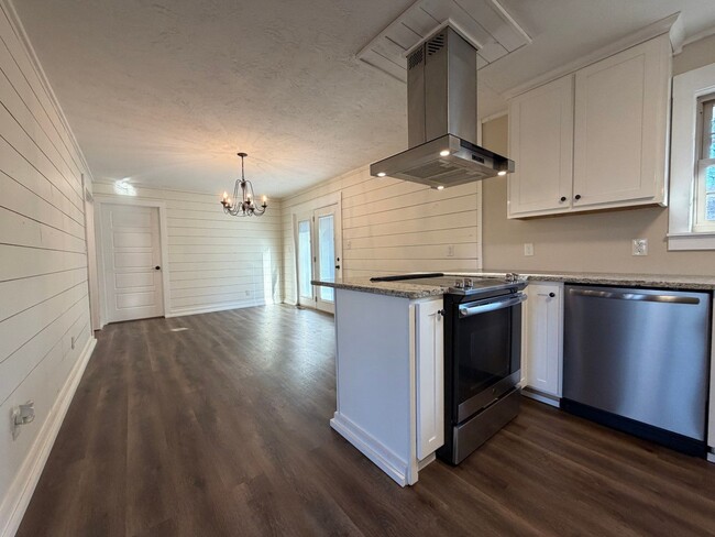 Building Photo - 2 bedroom/1 bath home in West Morristown