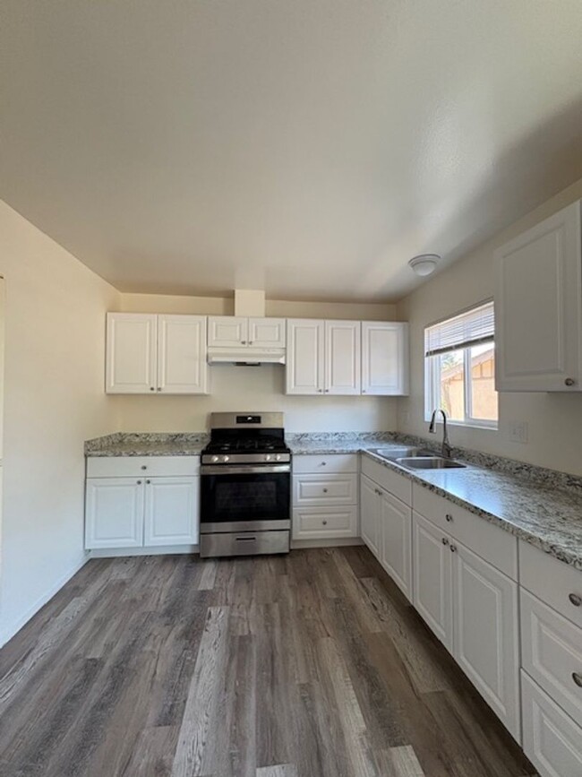 Building Photo - La Mar 4-Plex (25280) (DD)