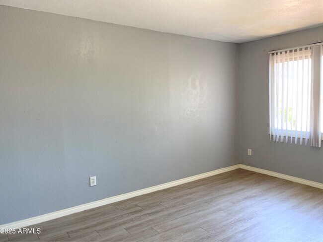 Building Photo - 5330 W Belleview St