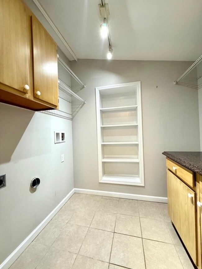Building Photo - **Charming home in Lindbergh School Distri...