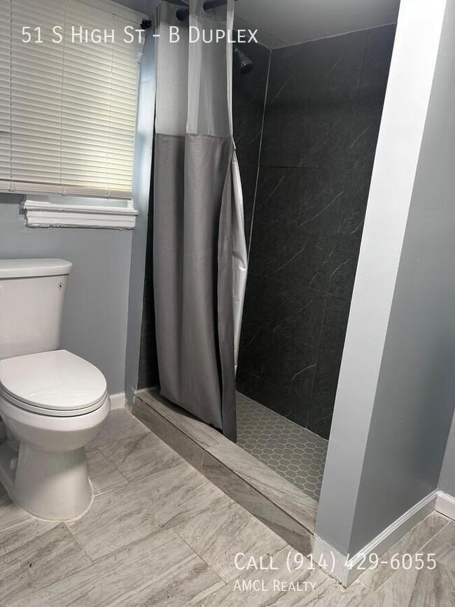 Building Photo - 51 S High St