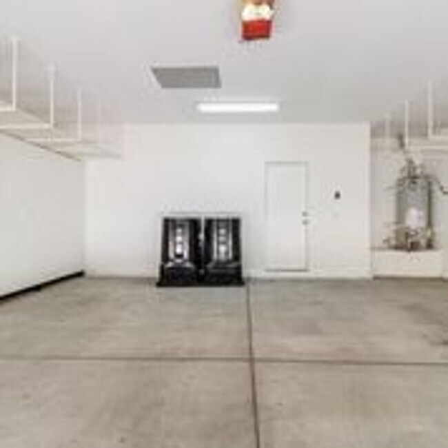 Building Photo - Welcome Home! Beautiful One Story Home in Aliante