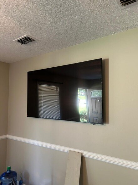Building Photo - 917 Odom Dr