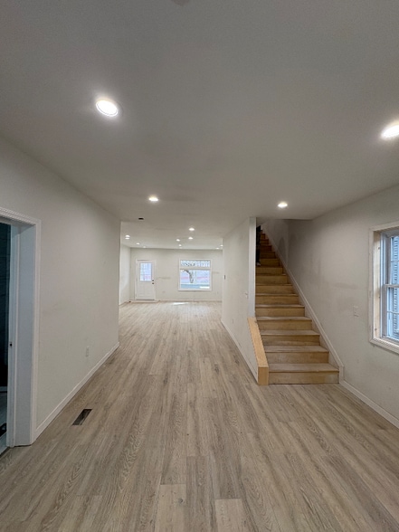 Building Photo - 2104 8th Ave