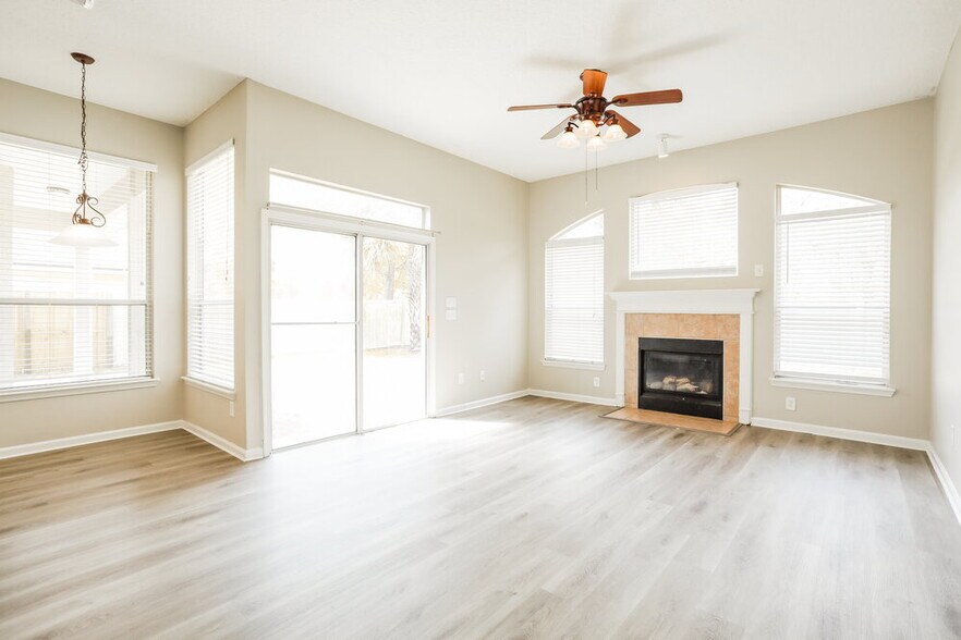 Building Photo - 14060 Red Rock Lake Dr