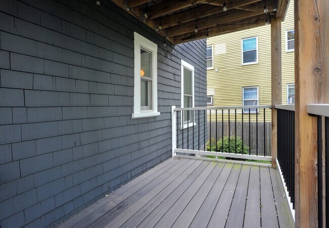 Building Photo - 27 Armandine St