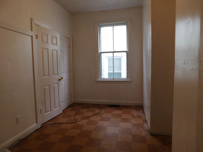 Building Photo - Three Bedroom - One Story House for Rent!