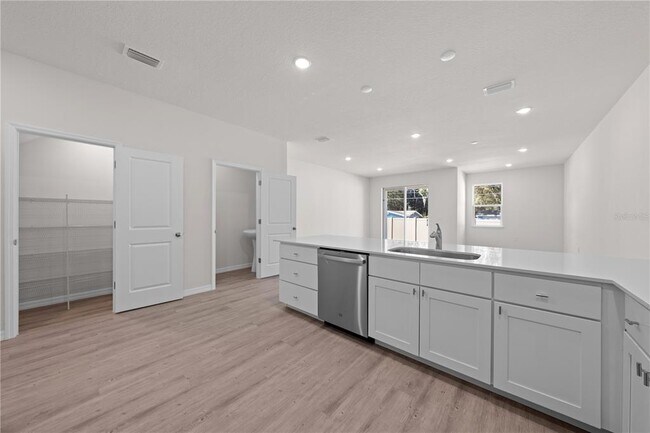 Building Photo - 1782 Tilia St