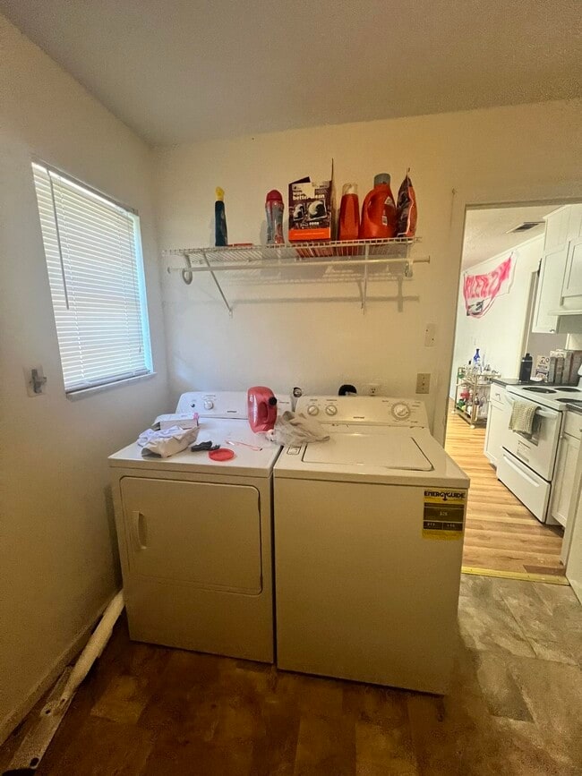 Building Photo - 206 N Lipona Rd