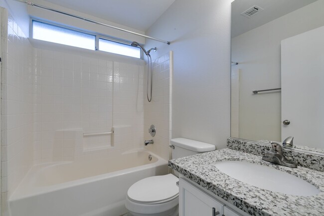 Building Photo - 3 bedrooms, 2 bathrooms remodeled One stor...