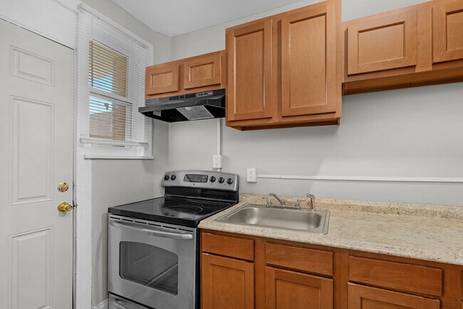 Building Photo - Charming Updated Rowhome in Belair-Edison – Move-In Ready!