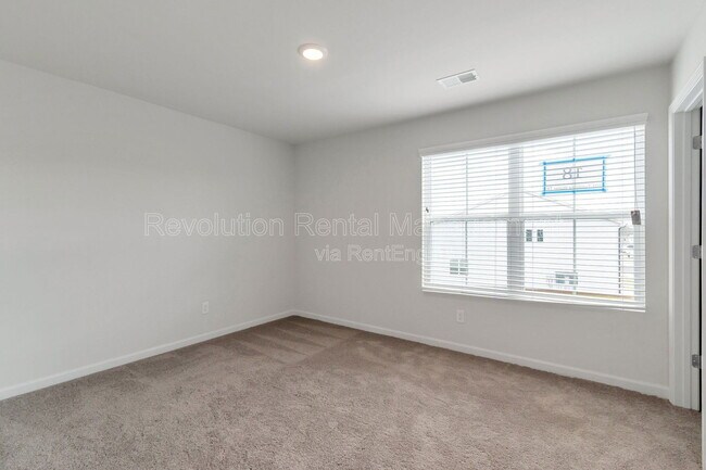 Building Photo - 101 Tumbling Waters Trl