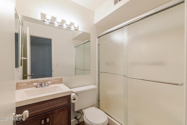 Building Photo - 3521 W Detroit St