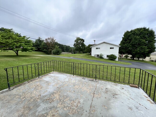 Building Photo - 101 Londonderry Rd