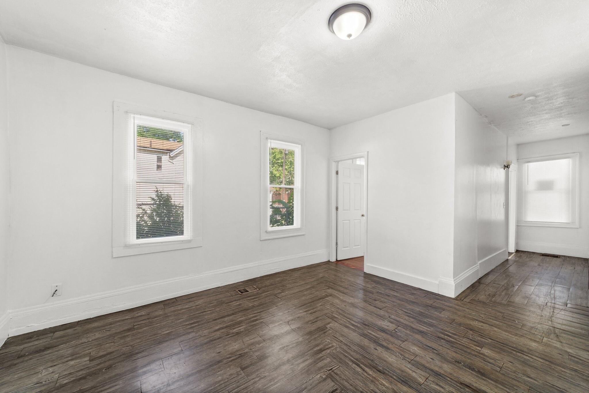 Building Photo - 8302 Sowinski Ave