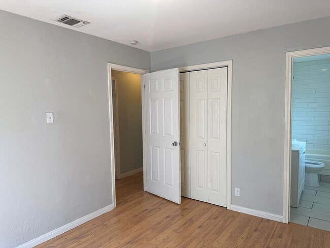 Building Photo - Welcome to 5810 Timberrock!