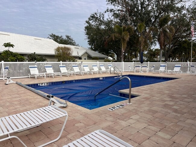 Building Photo - NEWLY LISTED 2BD/2BA/2CG Villa