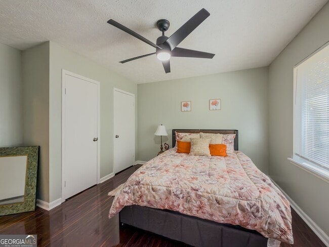 Building Photo - 580 Pineland Cir