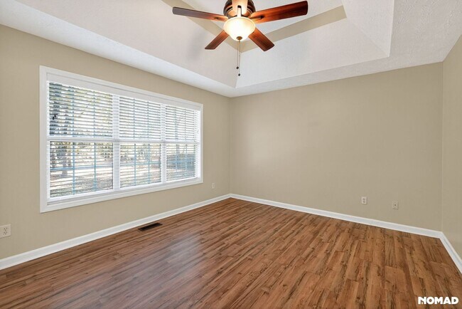 Building Photo - 198 Lakeview Dr