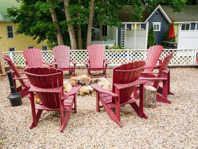 Building Photo - 54 Center St