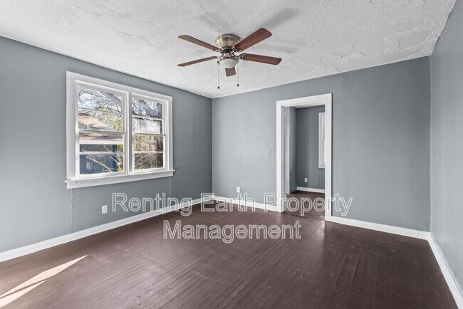 Building Photo - 1402 Bragg St