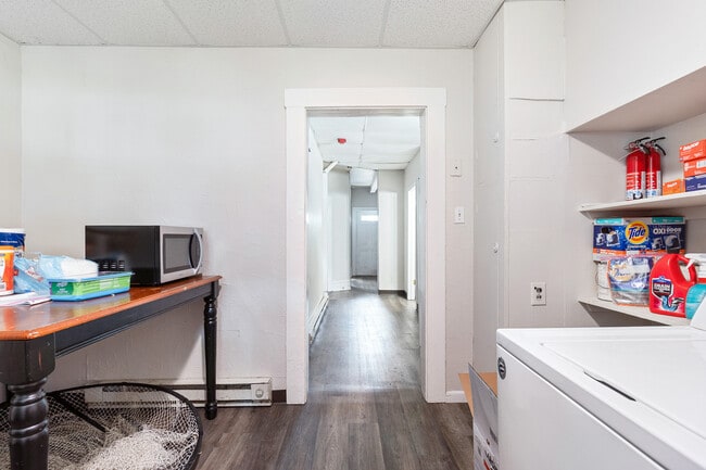 Building Photo - 385 Forest Ave