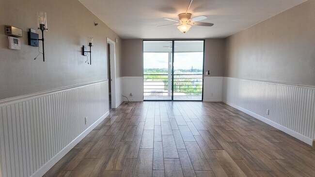 Building Photo - 4640 Lucerne Lakes Blvd W