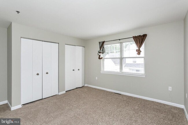 Building Photo - 553 McManus Way