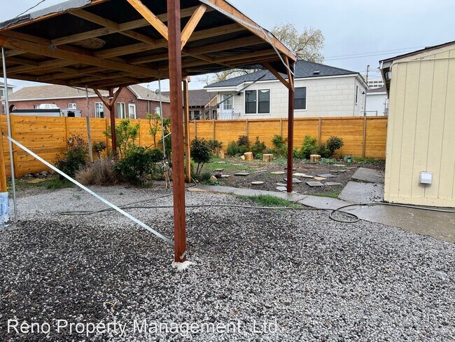 Building Photo - 1 br, 1 bath House - 625 E 2nd St.