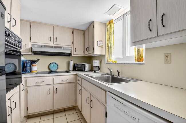 Building Photo - 2505 S Ocean Blvd