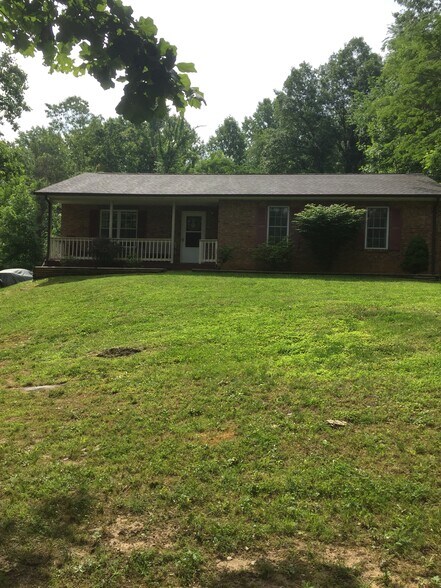 Building Photo - 320 Pine Shores Dr