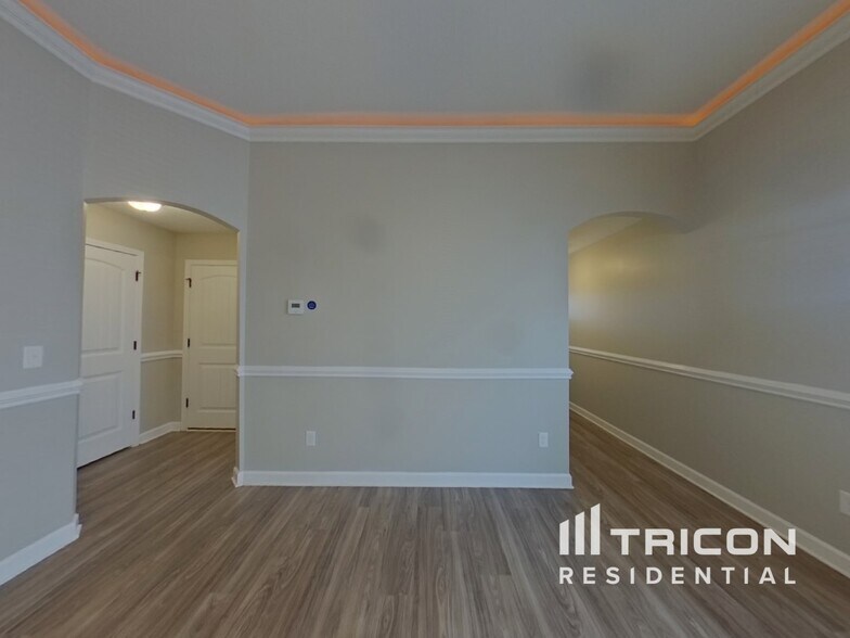 Building Photo - 114 Mistwood Ln