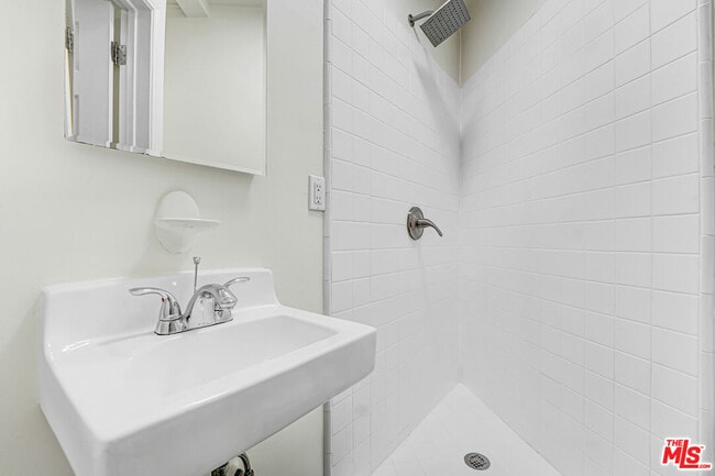 Building Photo - 1216 Peck Dr