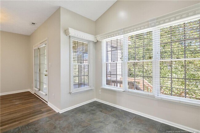 Building Photo - 1535 Dixon Dr