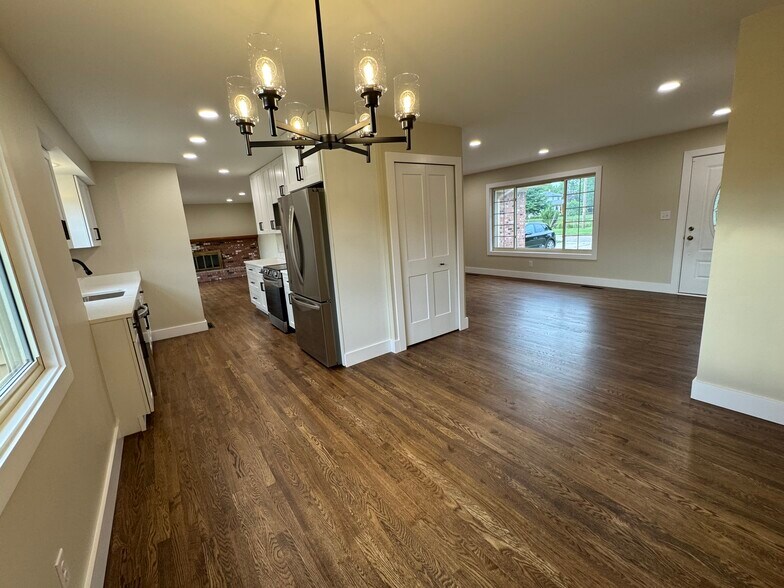 Building Photo - 10030 Shadybrook Ln