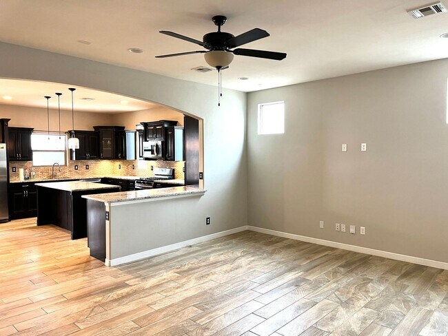 Building Photo - Beautiful East side House