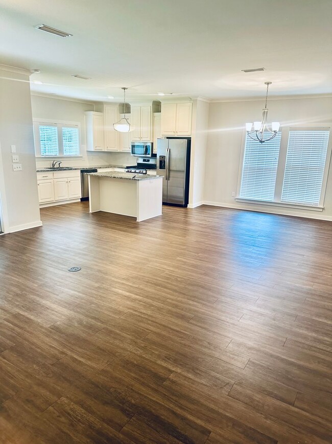 Building Photo - Beautiful Headland Property
