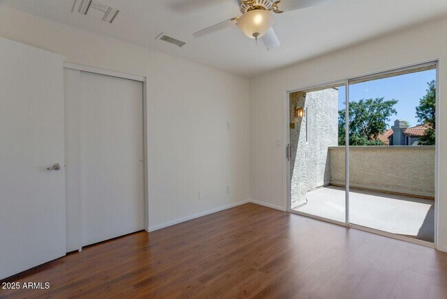 Building Photo - 4020 E Laurel Ln